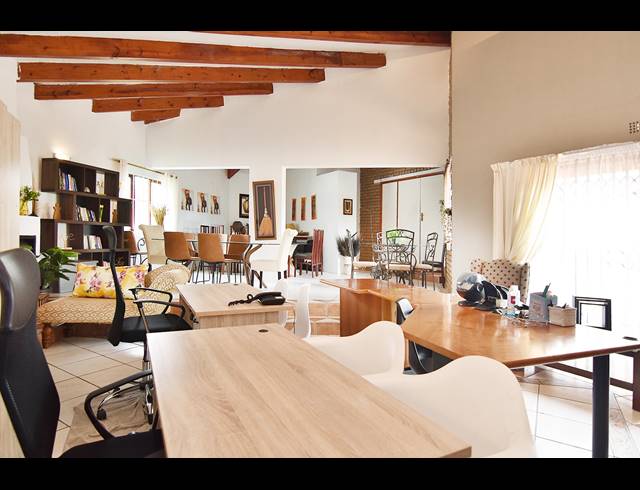 4 BEDROOM HOUSE FOR SALE IN RANDJESFONTEIN AH